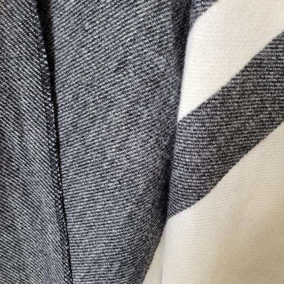 NWT Liz Claiborne Black and White Open Front Sweater Shawl OS Preppy Soft Knit - Picture 5 of 8